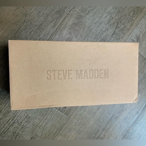 *New* Steve Madden Sandal - Picture 4 of 4